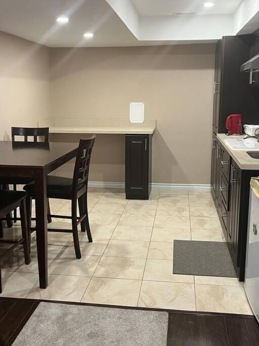 Bernie'S Basement Apartman Milton Kültér fotó