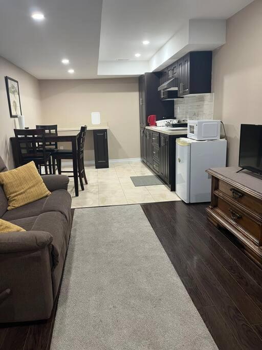 Bernie'S Basement Apartman Milton Kültér fotó
