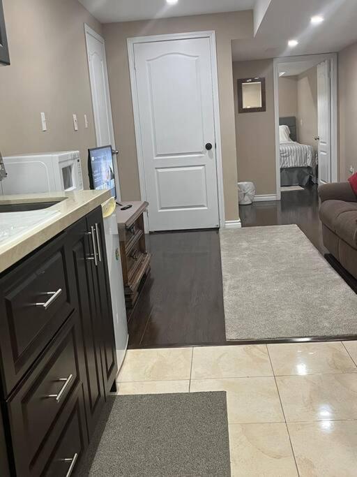 Bernie'S Basement Apartman Milton Kültér fotó