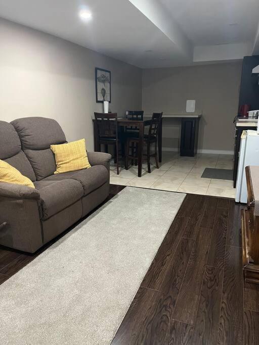 Bernie'S Basement Apartman Milton Kültér fotó