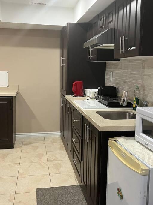 Bernie'S Basement Apartman Milton Kültér fotó