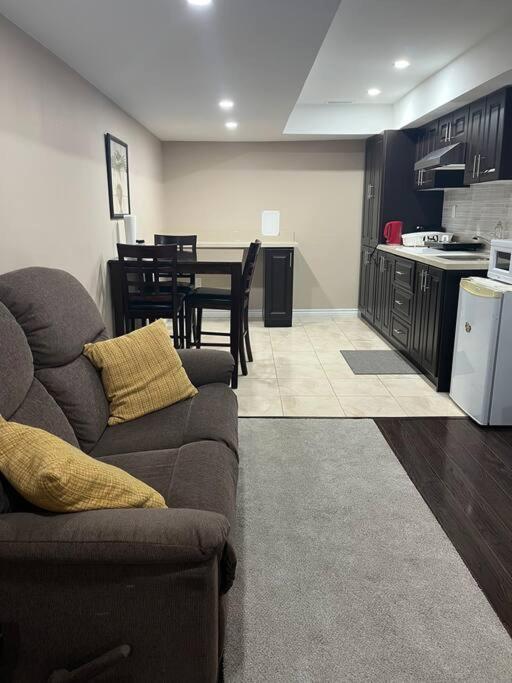 Bernie'S Basement Apartman Milton Kültér fotó